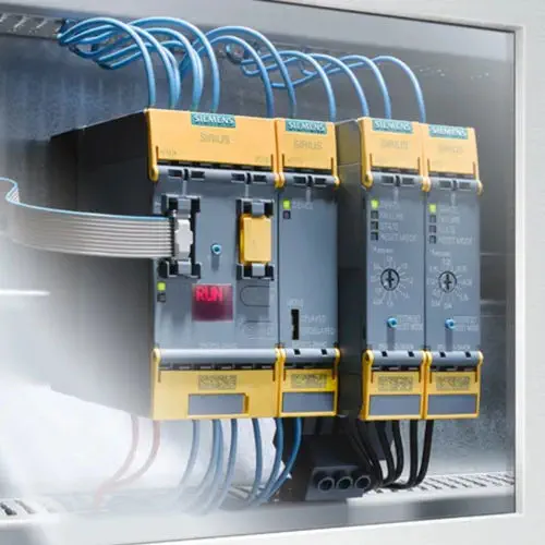 Siemens SIRIUS 3SK1 Emergency Stop Safety Relay with 3 NO 1 NC Contacts and PL e / SIL 3
