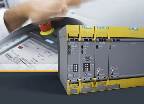 Siemens SIRIUS 3SK1 Emergency Stop Safety Relay with 3 NO 1 NC Contacts and PL e / SIL 3