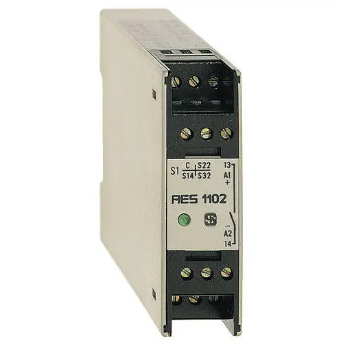 SCHMERSAL AES 1102 Safety Relay, Triple Redundant, 1 Safety Contact STOP 0, PL c / SIL 1
