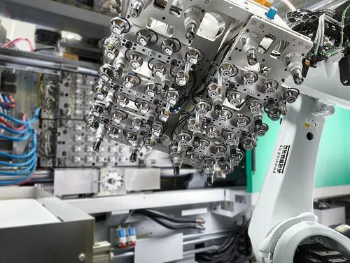ARBURG Powered-by-ARBURG 6-Axis Robot Integration — KUKA and Yaskawa Handling Robots for ALLROUNDER Injection Molding Machines