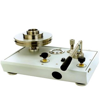 Pneumatic Deadweight Tester - 0.015% Accuracy, 2000 psi | Fluke P3000