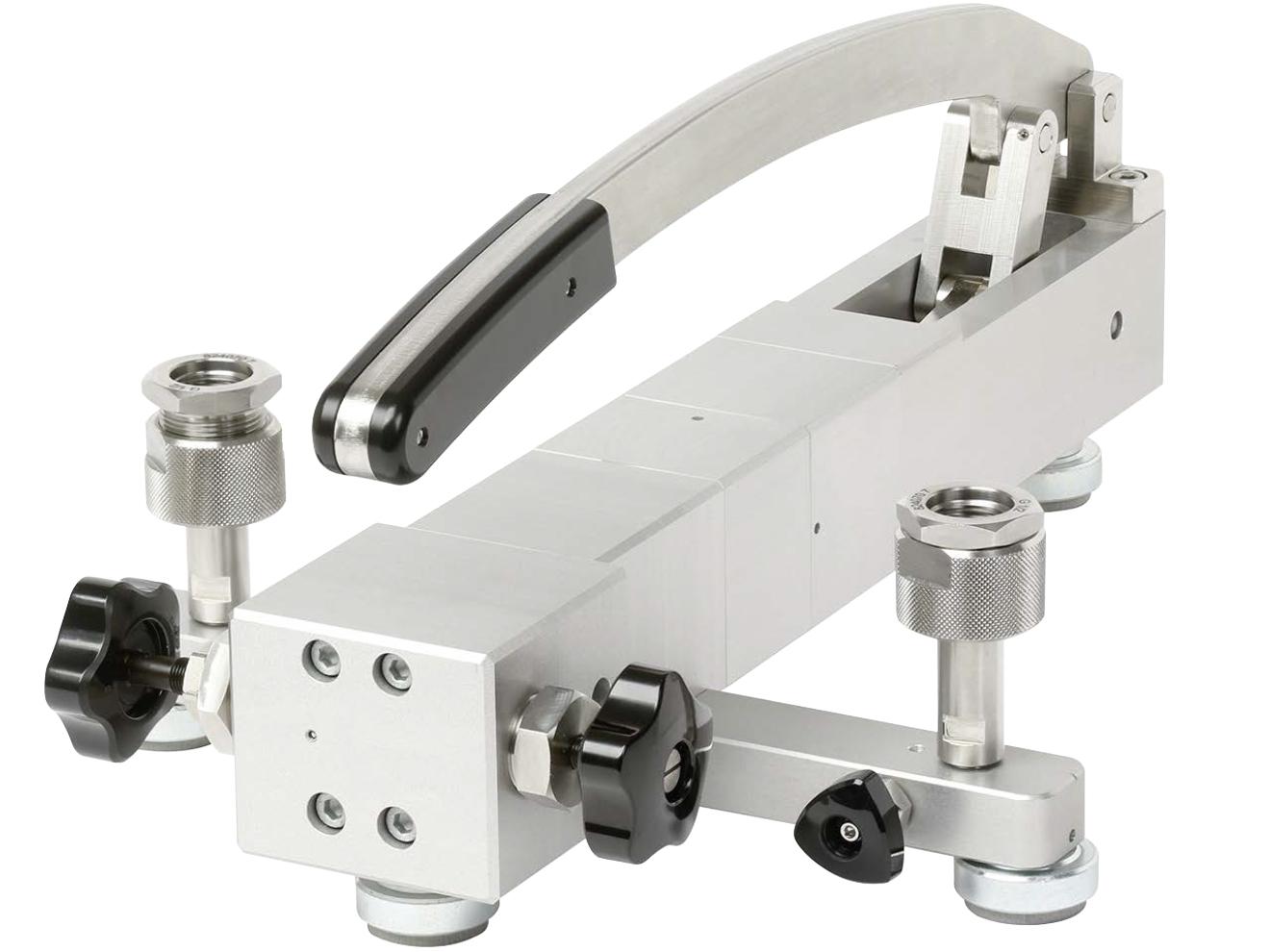 Pneumatic Comparison Test Pump - -0.95 to 140bar, 1mbar Resolution | WIKA CPP140-M