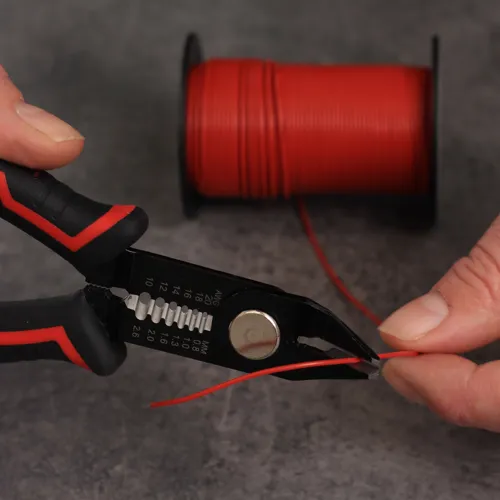 0.25 mm² Red/Black Stranded Wire Kit with Precision Cutter | QUADRIOS 23CW027