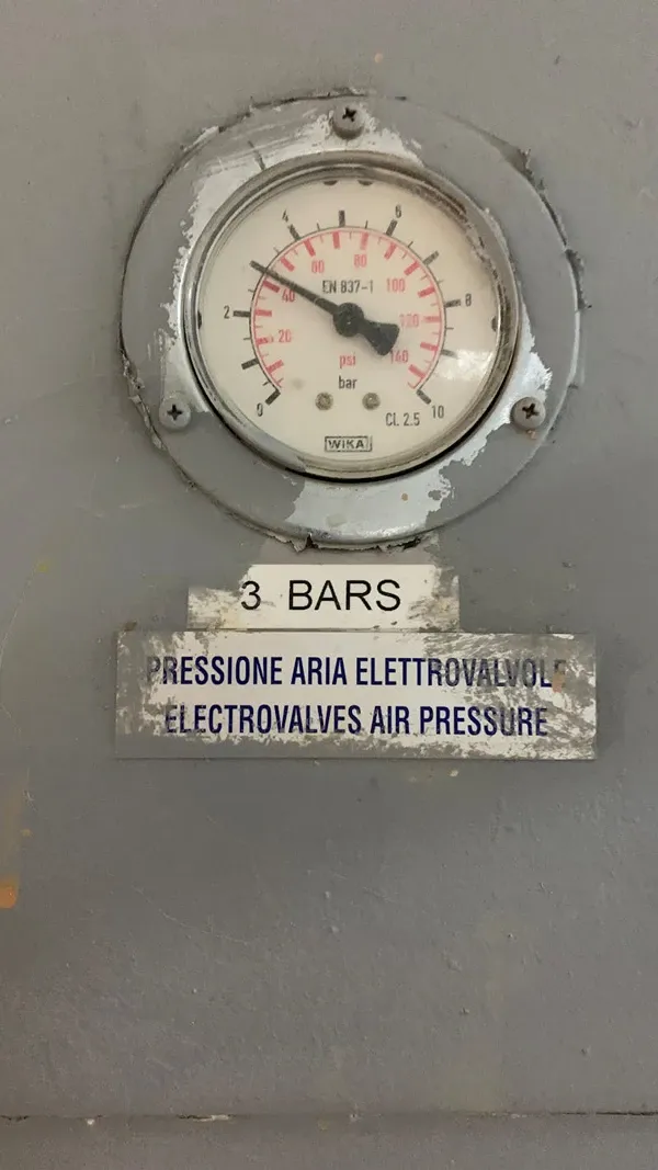 Additel ADT 925 hydraulic hand pump connected to a pressure transmitter for field calibration
